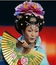  现况|草根逆袭抛弃糟糠女友，娶外国高官之女隐婚9年，李玉刚现况如何