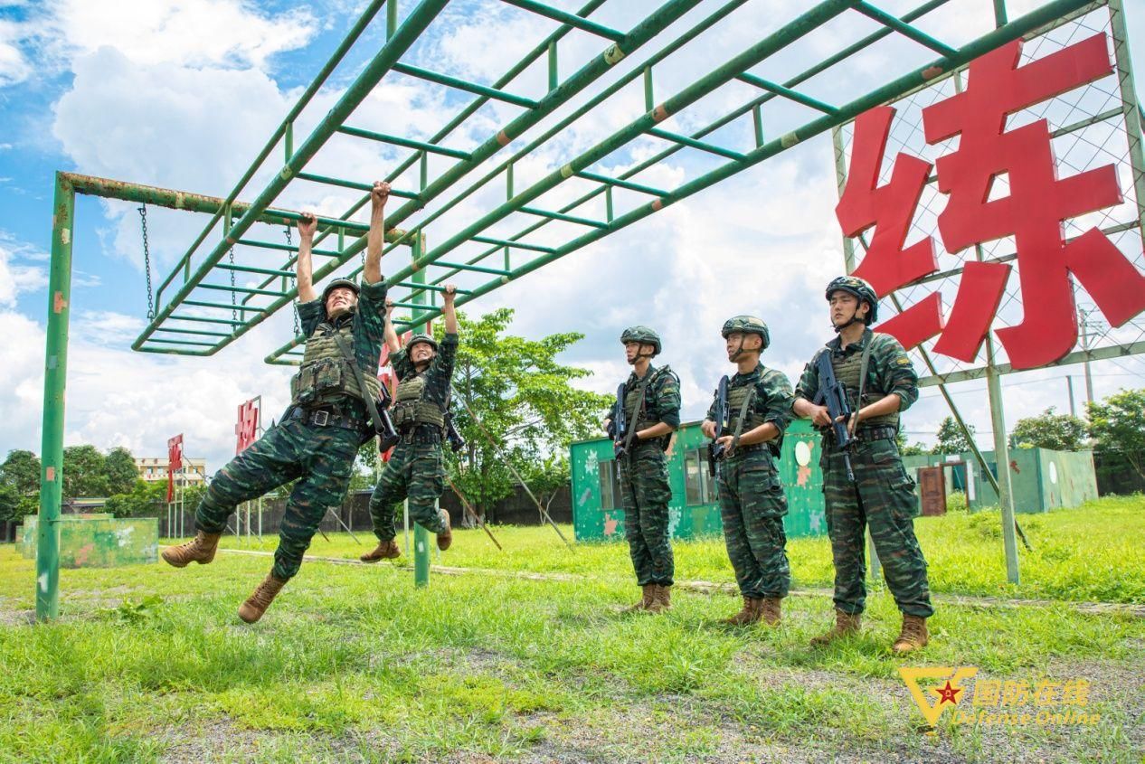 武警特战队员多课目强化训练，现场大图张张精彩！