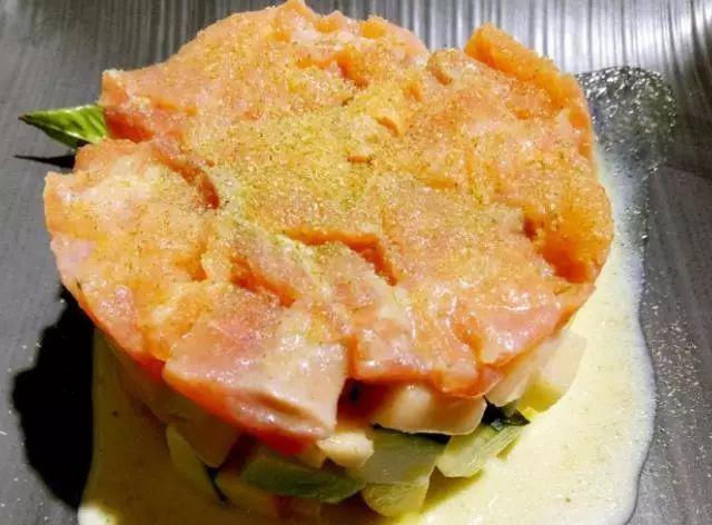 精选|精选美食:香椿焗鱿鱼,连山回锅肉,红烧鲫鱼,蜜瓜三文鱼的做法