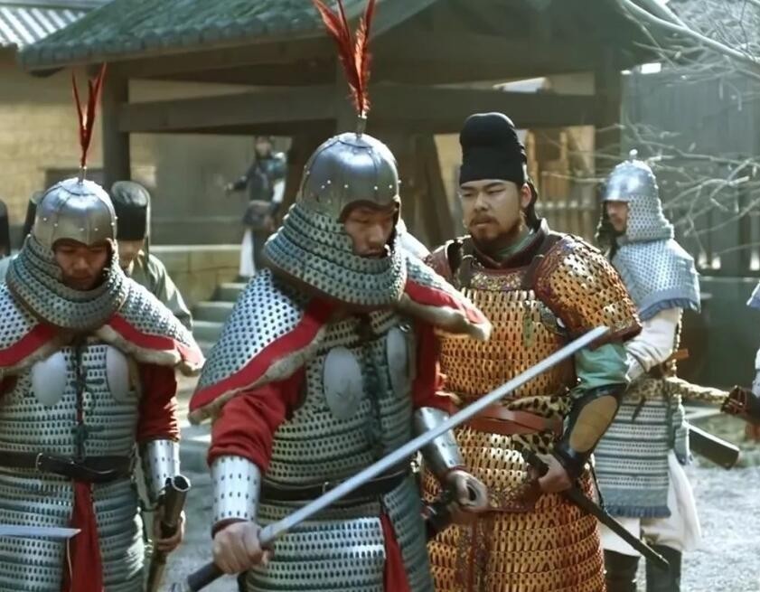 头盔|清朝入关以后,官兵的头盔上,为何有一根非常长的盔枪?