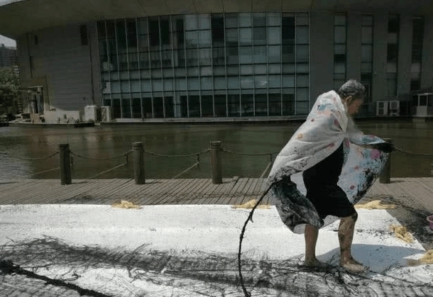 书协|11岁男孩临的《兰亭序》出来时, 网友喊话中书协: 丑书大师看看