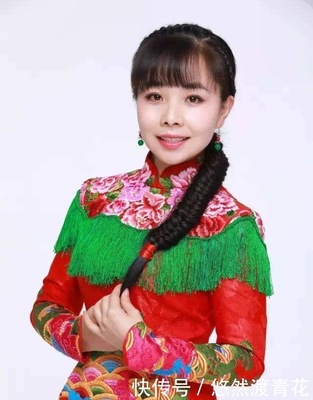 国家一级|国家一级演员王二妮,放弃名利回农村,如今日常放牛带娃,值吗?