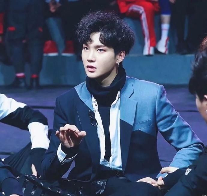  舞台|全新观察室 | 综艺节目超负荷录制是否是存在即合理？