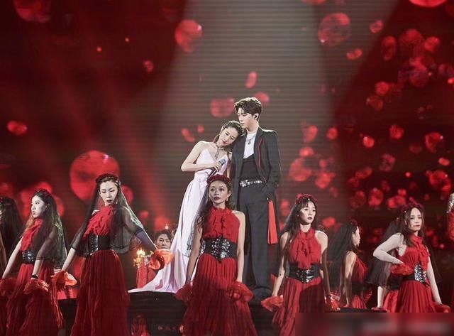  竟然|刘敏涛范丞丞是什么神仙组合？两人相差24岁，同框合唱竟然有点甜