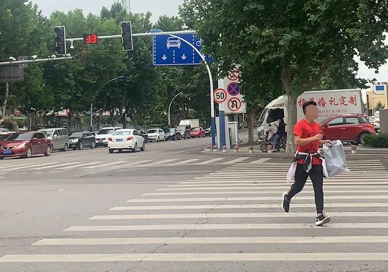 行人|真人曝光！不羞？