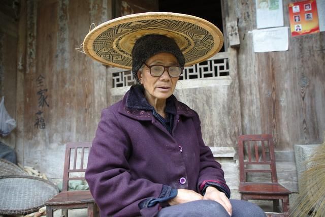 老人|三位老人的悲惨结局提醒大家：你年轻时有多蛮横，晚景就有多凄凉