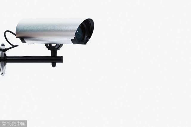 父母|父母在孩子房间装摄像头进行监控不是好办法