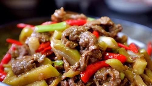 为啥|同样是牛排，为啥外国人一块就能搞定，而中国人一大盘都吃不饱？