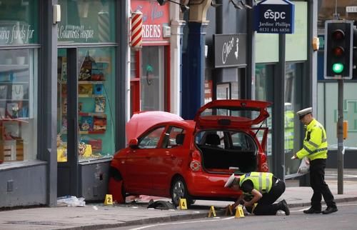  撞死|91岁女司机开车出门，一脚油门将路边散步的3岁男孩撞死