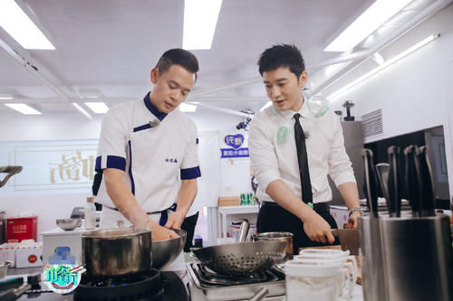  财务|《中餐厅4》迎来了最“豪”的嘉宾，自带食材为赵丽颖解决了危机