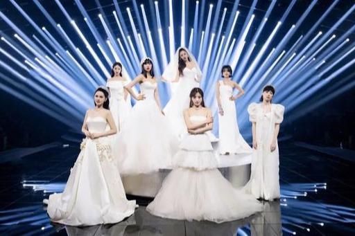  金晨|《浪姐》总决赛姐姐穿婚纱亮相，张雨绮头纱绝美，却被金晨抢风头