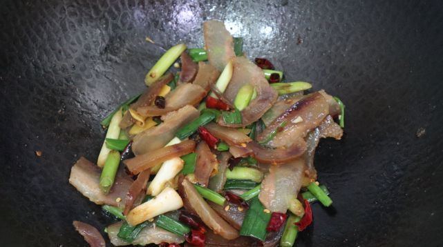  的快|厨房小白不能错过，超下饭的快炒猪头肉，五分钟搞定超方便