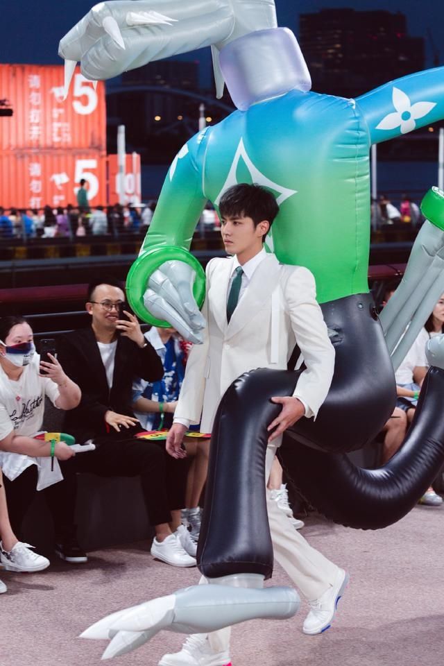  LV春夏21男|吴亦凡、邓伦、欧阳娜娜、白宇、宋威龙、钟楚曦、虞书欣