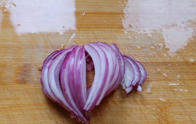  下锅|牛肉下锅前先用这3招处理，炒出来又香又嫩，下酒下饭都特好吃