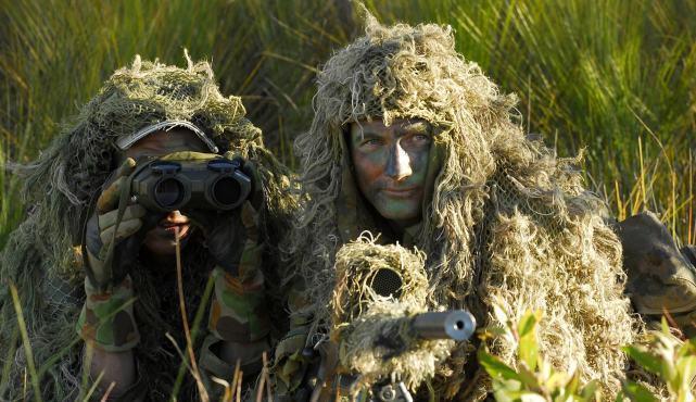  士兵|战场上，狙击手正确的击杀顺序是什么？优先打军官最傻