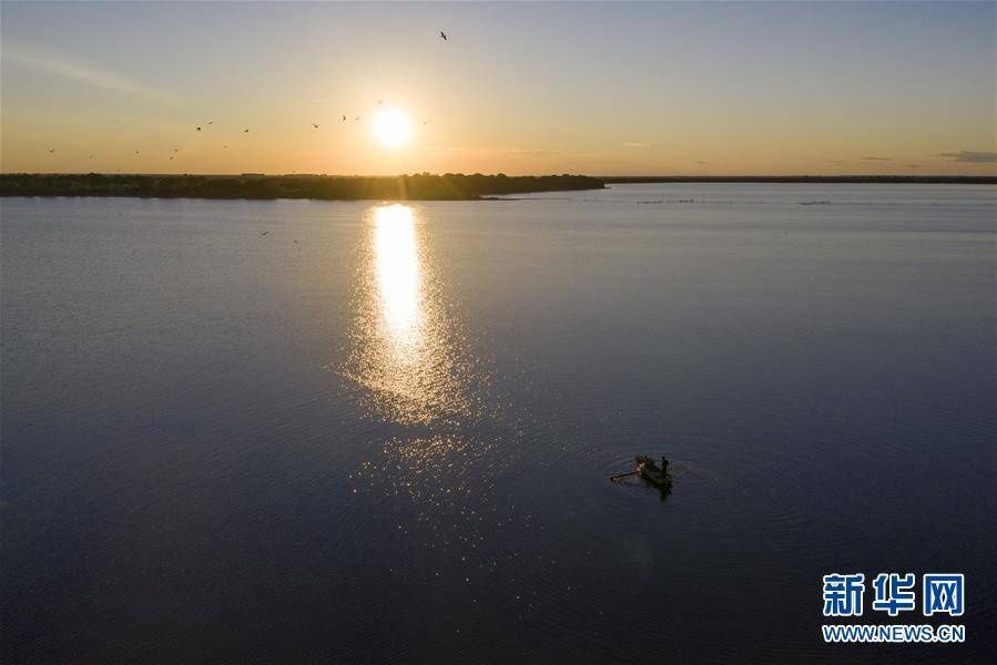  渔民捕鱼归来|夕阳下的大力加湖