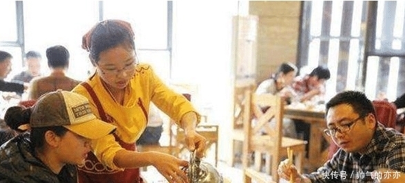 吃火锅|吃火锅时,服务员问“要不要加汤”,这是一个暗语,你知道吗?