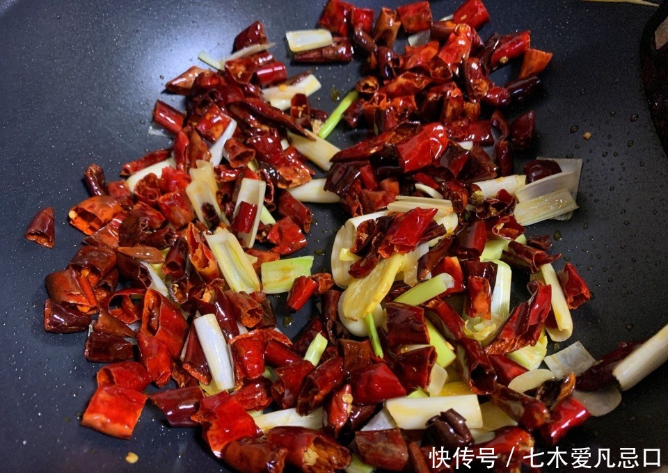 教你做|国宴大厨教你做“宫保鸡丁”记住料汁比例,在家轻松搞定!真好吃