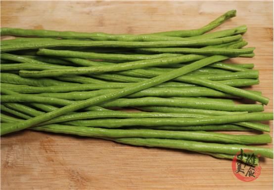 翠绿|今天才知道,保存豆角原来这么简单,教你这一招,鲜嫩翠绿又不坏
