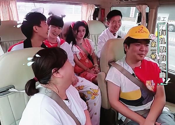  华晨|华晨宇现身《青春环游记2》？看到他的出场方式，忍不住截图保存