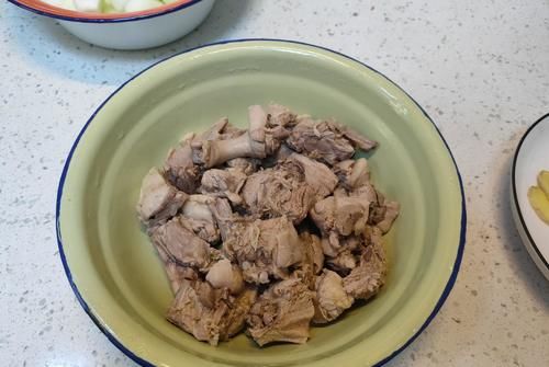 鸡肉|天凉了，吃鸡肉、猪肉不如吃它，8元一斤，营养滋补，家家吃得起