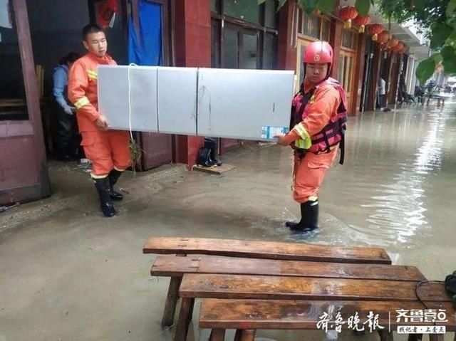 辛苦|95岁的老党员“拍了拍”山东消防员：感谢你们，辛苦啦