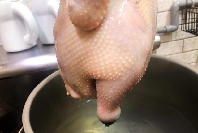  做法|买了很多年，现在才知道，熏鸡做法超简单，在家做干净又放心