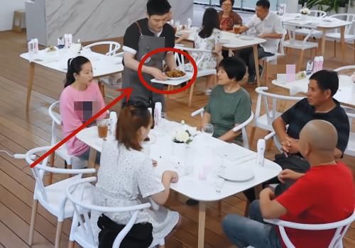  排骨|《中餐厅》的滤镜有多重？看到黄晓明端上桌的排骨，没有胃口