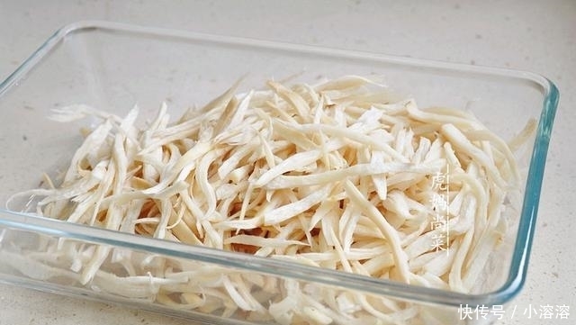  吃法|杏鲍菇新吃法，一顿炒8个，比烤肉还香，夏天开胃不油腻