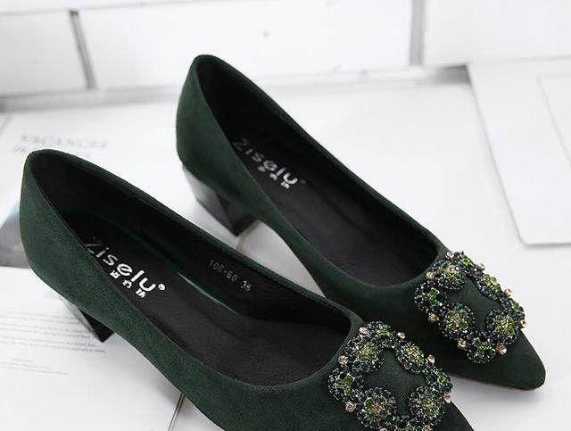  洋气|春天鞋子别乱买，要买就买这几款单鞋，7080穿洋气有女人味