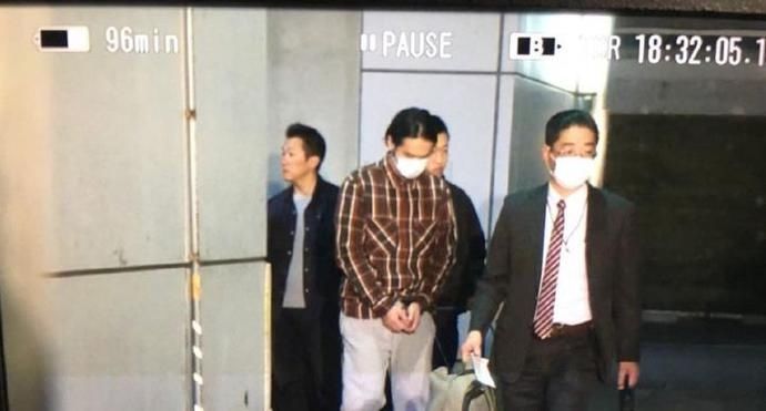 金发|新恋情?蒋劲夫带金发美女酒吧蹦迪被偶遇,曾被两任女友指控家暴