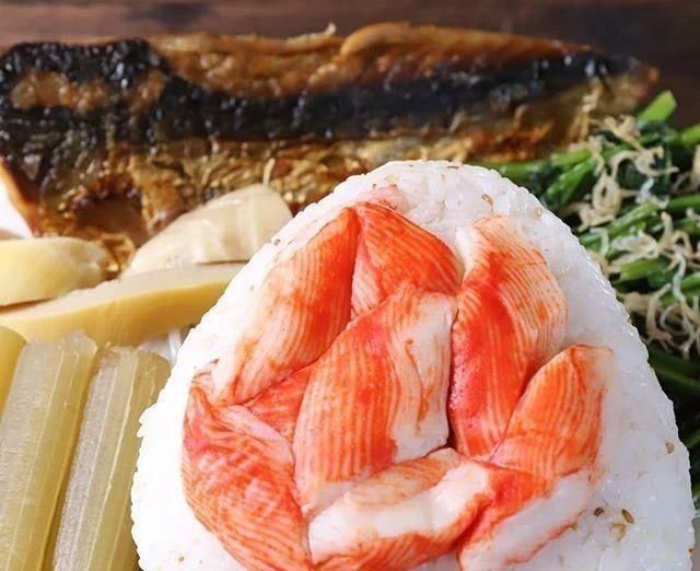  纷纷|日本网友晒奶奶做的饭团走红ins，网友纷纷点赞：这样吃太丰盛了