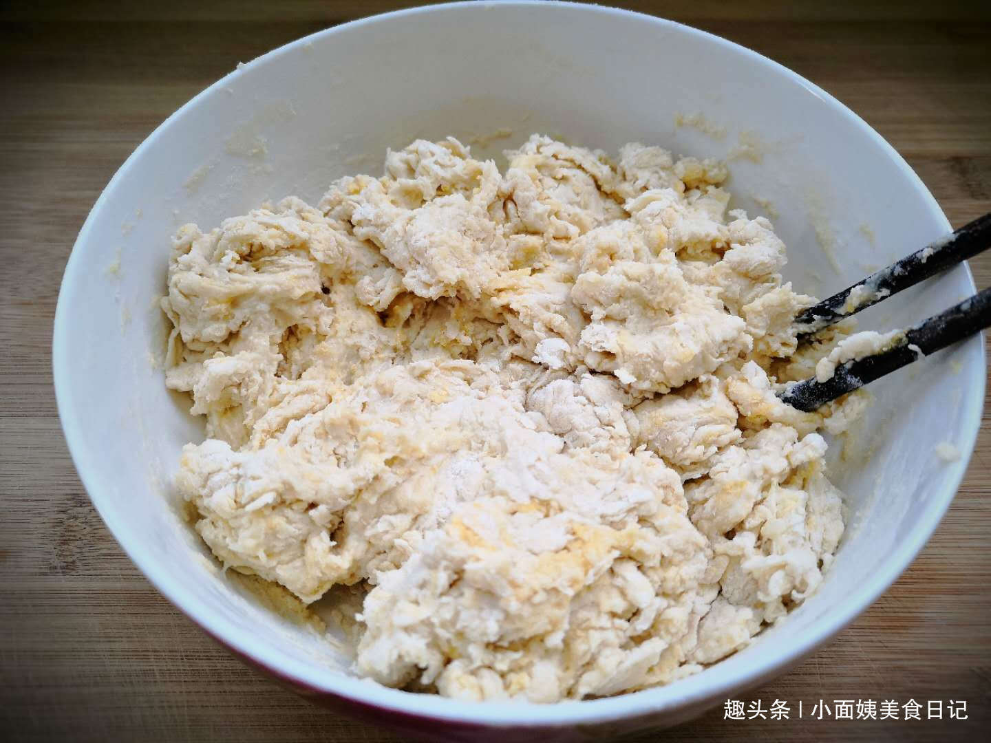  全错|炸油条用泡打粉、小苏打全错，油条店老板教你正确做法，金黄酥脆