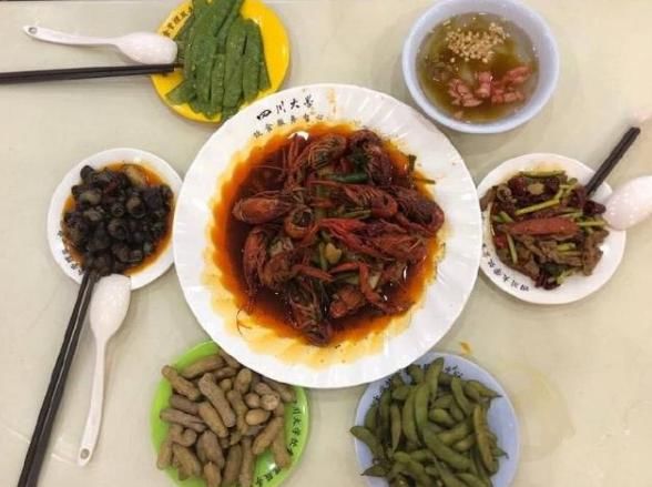 食堂|开学季,川大新生晒出食堂饭菜,网友:这谁受得了!