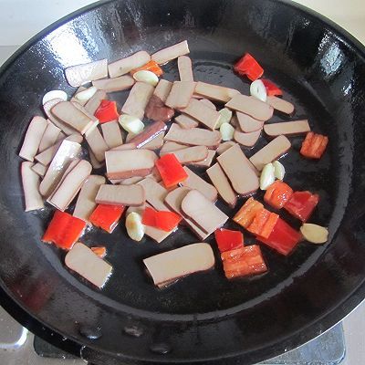  香椿|红椒香椿炒鸡蛋干