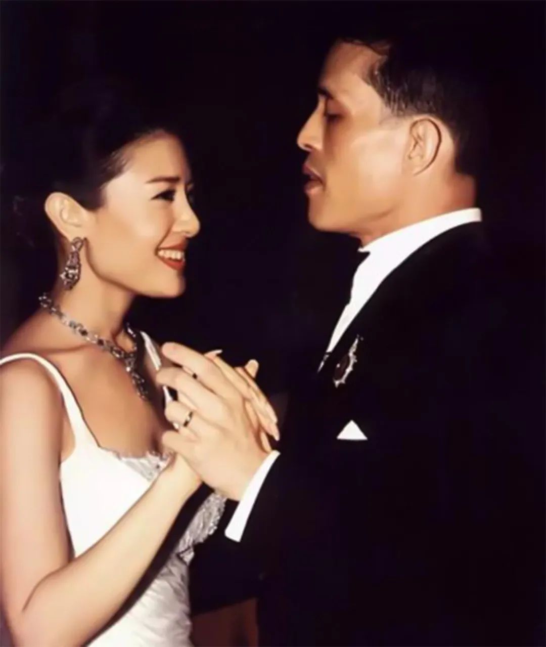 智力|提帮功智力障碍有原因，西拉米怀孕前后，一直陪伴着“空军元帅”