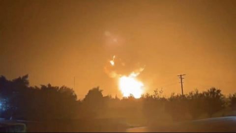  消防|四川广汉一鞭炮厂爆炸消防：火势猛烈 现场爆炸不断