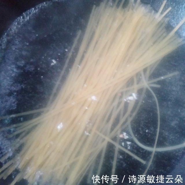 肉酱|肉酱意面,酱汁浓郁,面条劲道