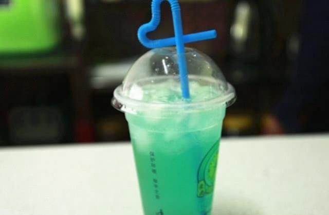 上榜|公认最“坑”的4种奶茶,摇摇奶昔上榜,最后一种是买了杯冰块吧
