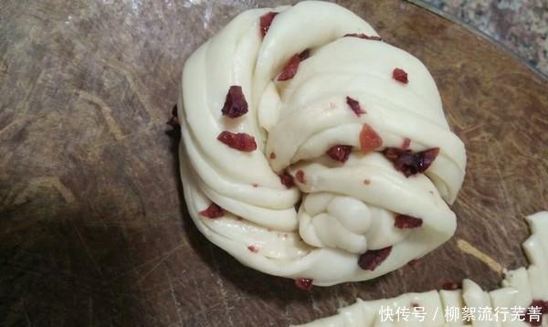 教你做|教你做一个简单的花卷,新手就会看到,发酵时间短,比馒头还好吃