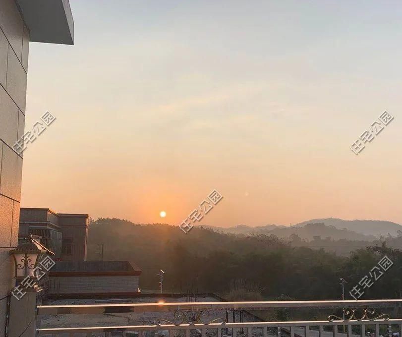 小伙|晒家丨广东这位95后小伙, 花75万为爷爷奶奶建房养老, 孝心太难得