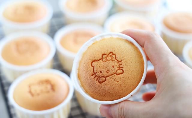  蛋白|戚风纸杯蛋糕的做法，不回缩不开裂，柔软细腻，在家做轻松搞定！