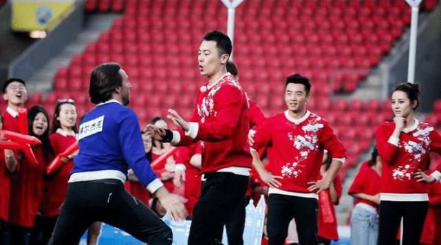 难怪|被骗这么多年,原来“撕名牌”是这么拍出来的,难怪赵丽颖说漏了嘴