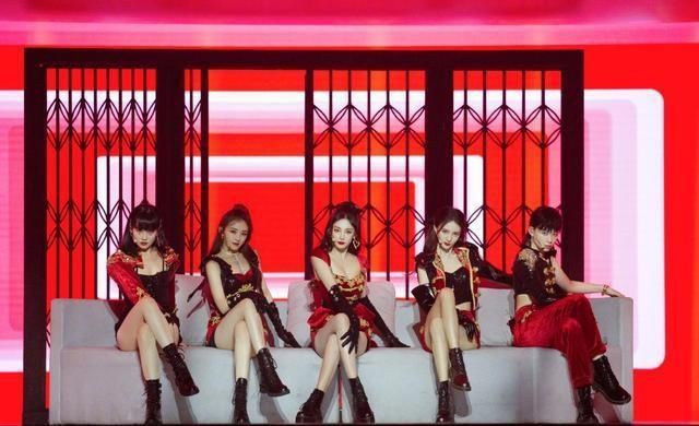  阿朵|网投七人成团，各家粉丝纷纷集资，阿朵、黄龄等人纷纷阻止