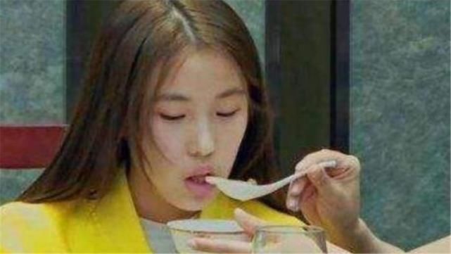  吃饭|变形记16岁女“巨婴”：日花销过万、吃饭要人喂，现在已脱胎换骨。