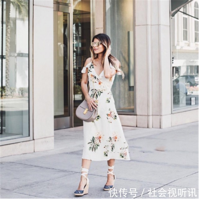 气质|四五十岁的女人不服老!夏季咬咬牙买这3款连衣裙,减龄更有气质