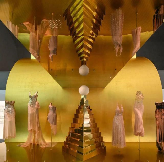  文化|杨颖 赵丽颖 黄轩等明星齐打卡，浓缩了73年DIOR文化的展览值得一看！