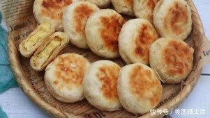  食油跟|在家自制绿豆饼，甜品店1个3块抢着买，在家就能做，简单无添加