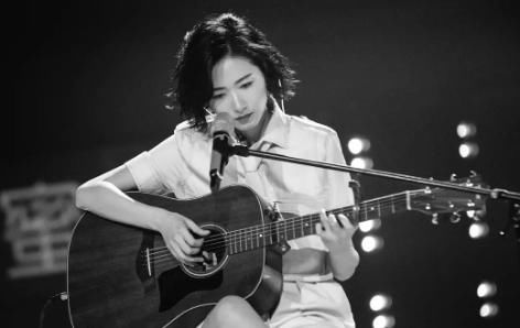  喜爱|《乘风破浪》开播至今，她是观众喜爱度最高的姐姐，拿了女主剧本