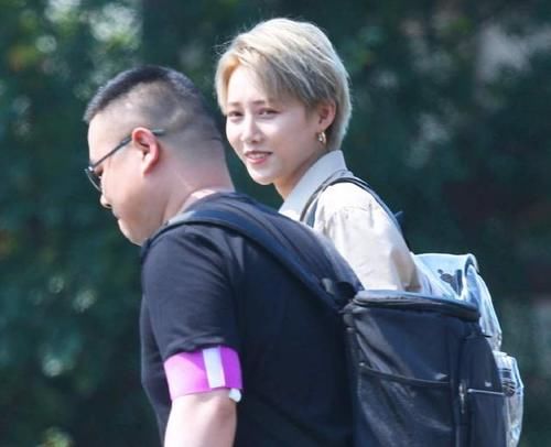 咸猪|岳云鹏搂孔雪儿被指咸猪手,王迅六季仍缺镜头,THE9在线打酱油